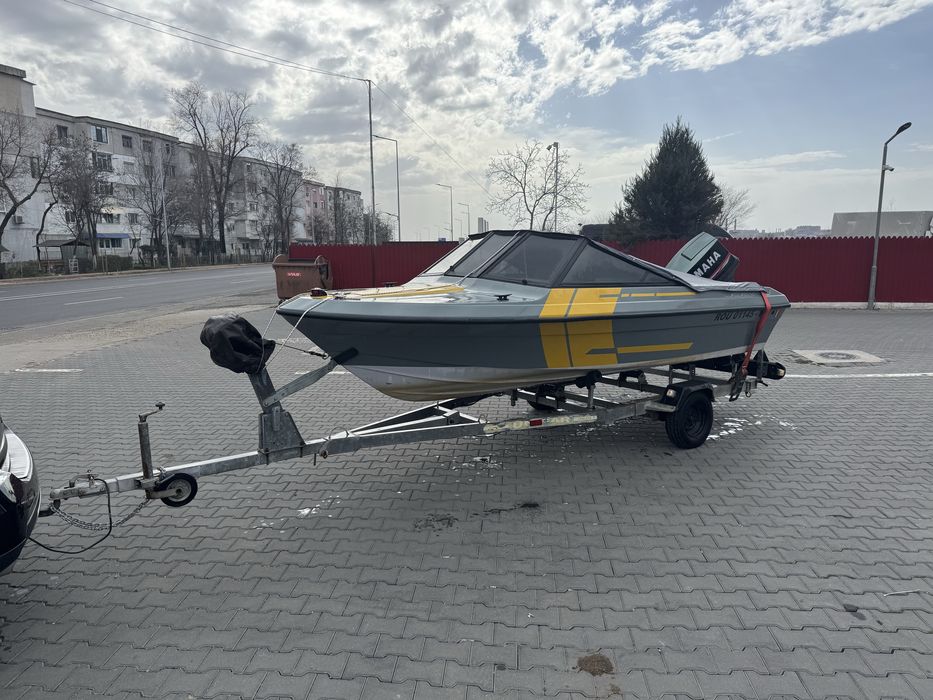 Barca de vanzare