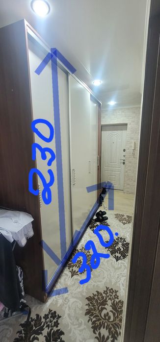 Продаеться Шкаф в прихожую
