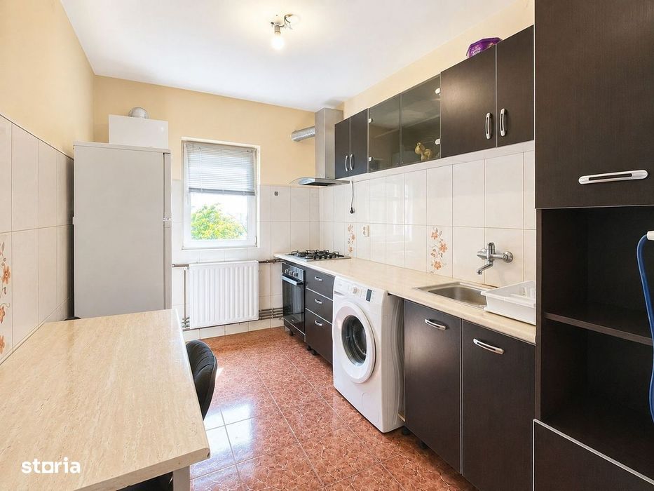 De inchiriat apartament cu 3 camere - zona Lipovei
