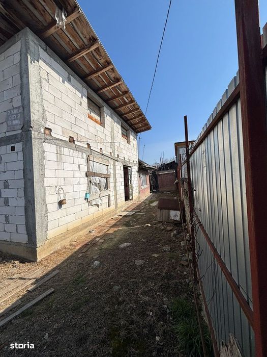 De vanzare casa noua in Roman,P+M, nefinalizata 50.000 euro negociabil