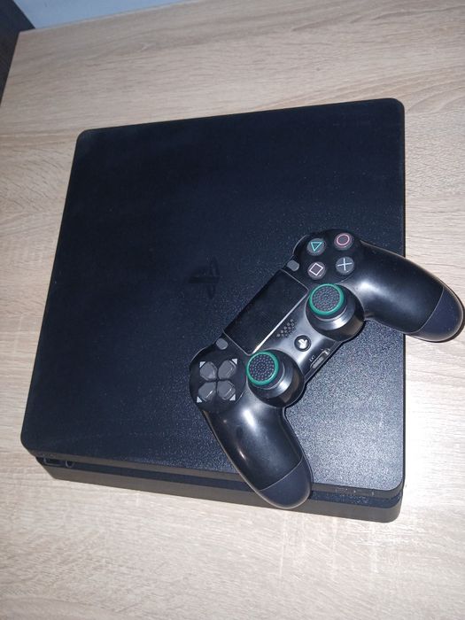 Продавам Плейстейшън 4