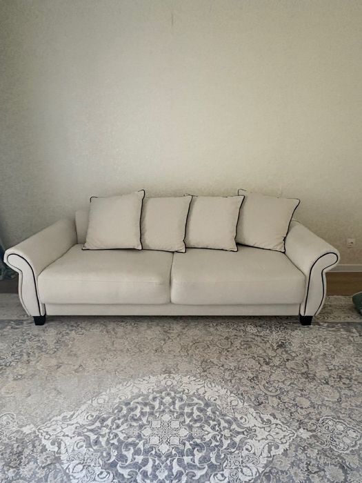 Продается диван для гостиной