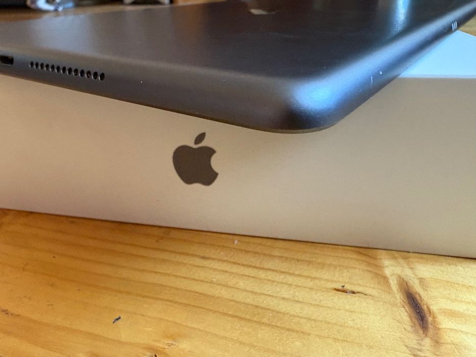 Продавам iPad 9 256 Gb - изключително запазен