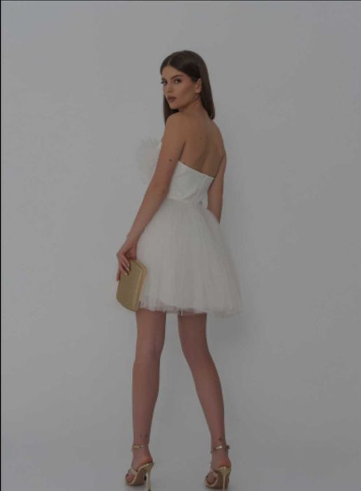 Бяла рокля Junona