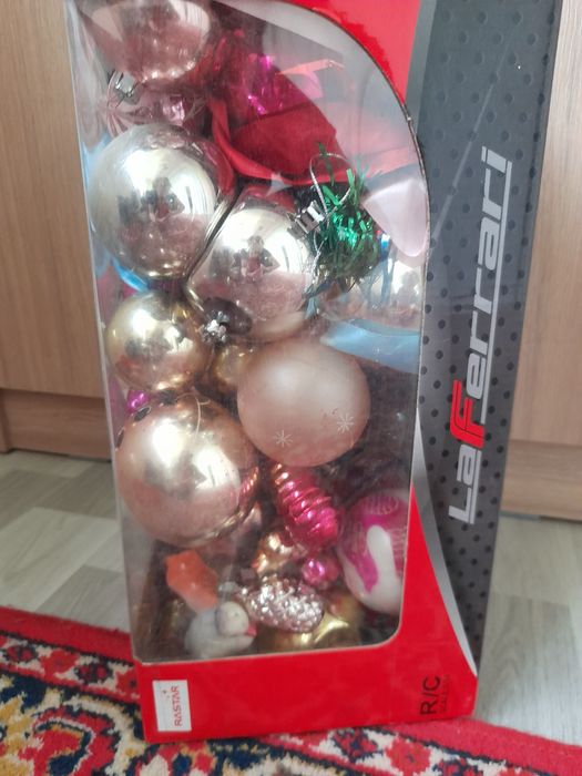 Продаются елочные игрушки