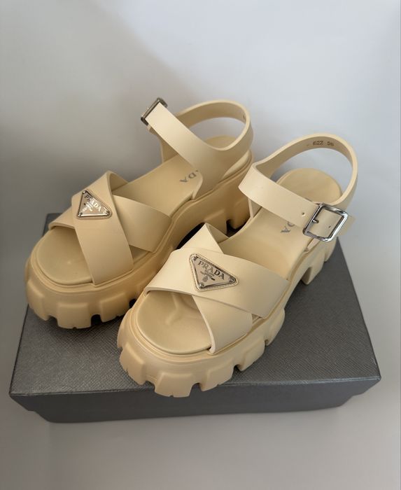 Летни сандали е с платформа