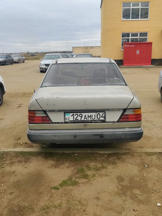Продам машину Мерседес 124