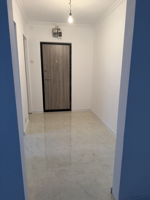 Apartament decomandat 3 camere .  Apartamentul are centrala de bloc ( centrala pe scara )