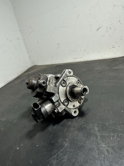 Pompa injectie BMW Seria 5 F10 F11 520d N47 2.0 diesel 7810696