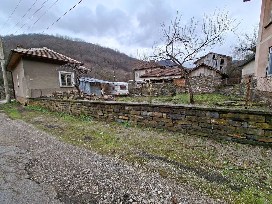 къща в село Лопян