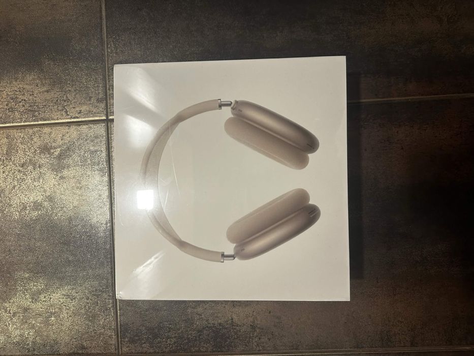 Apple AirPods Max (Starlight) – Чисто нови, запечатани, с фактура от iStyle