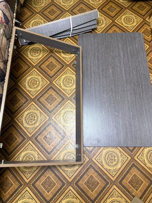 Кухонный стол и 4 стула