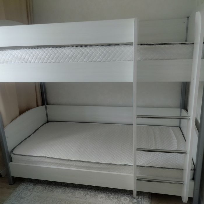 Продам кровать двухэтажную