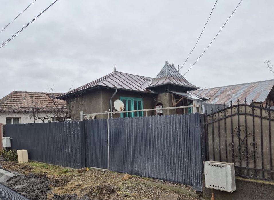 Casa de vanzare plus teren Vadu Parului
