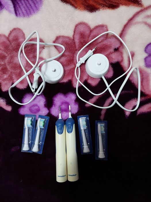 Două periuțe electrice Nevadent
