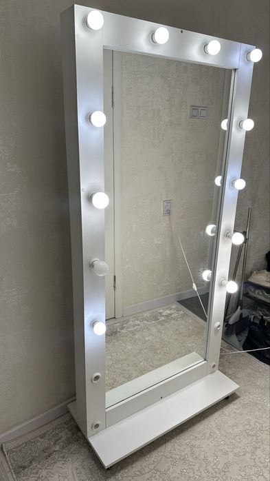 Зеркало напольное