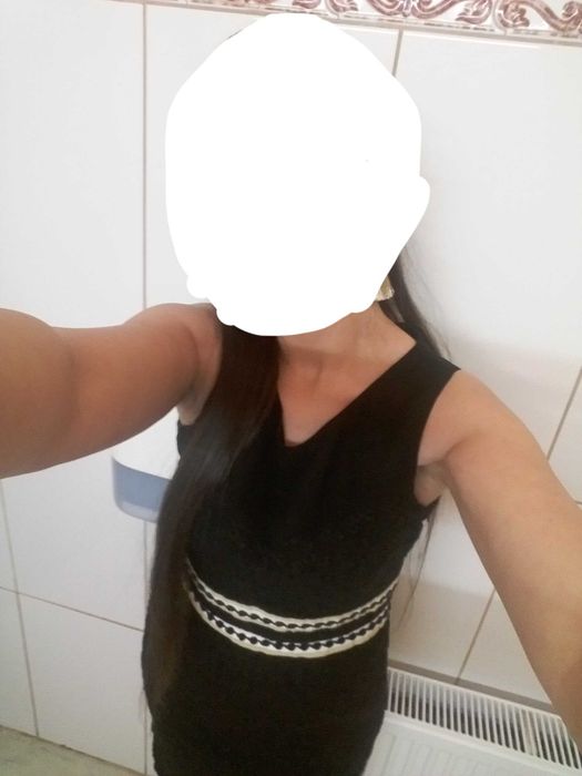 Vand rochii de ocazie, purtate o singura data