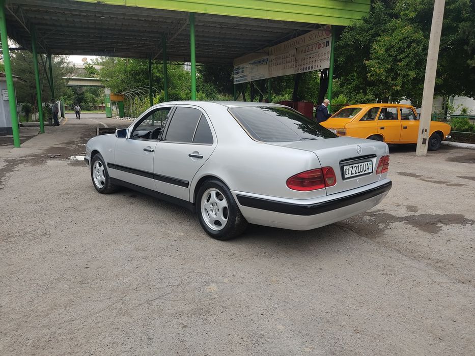 Mercedes-Benz 210