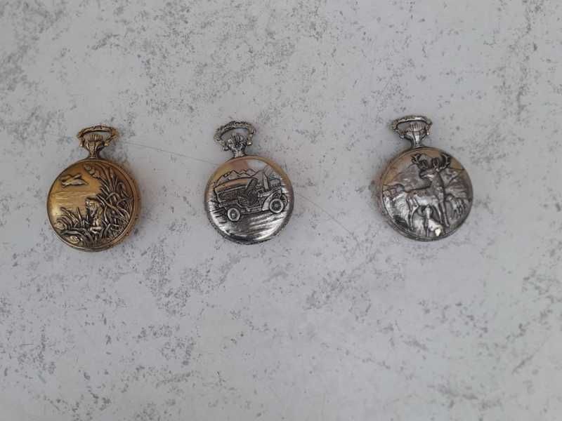 Ceas de buzunar vintage gravat manual

pret; 350lei/buc