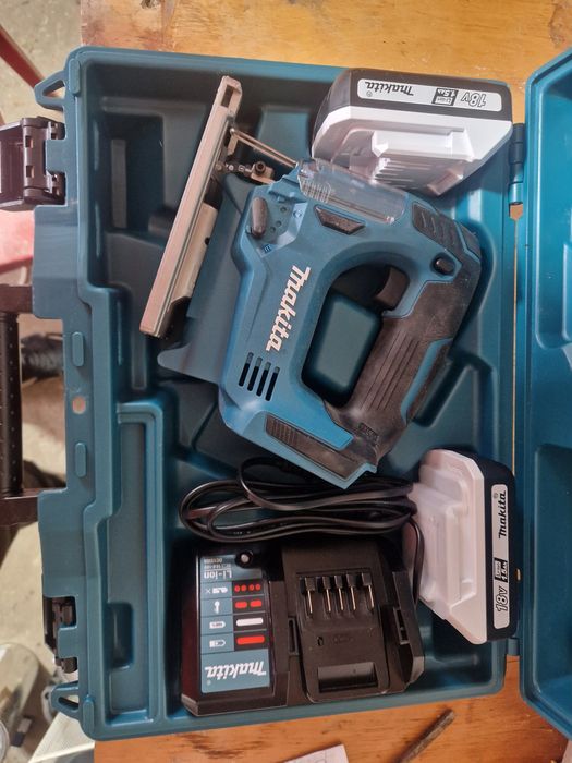 Fierastrau pendular makita