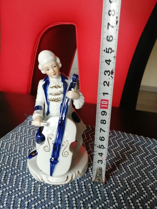 Красива Порцеланова Фигура