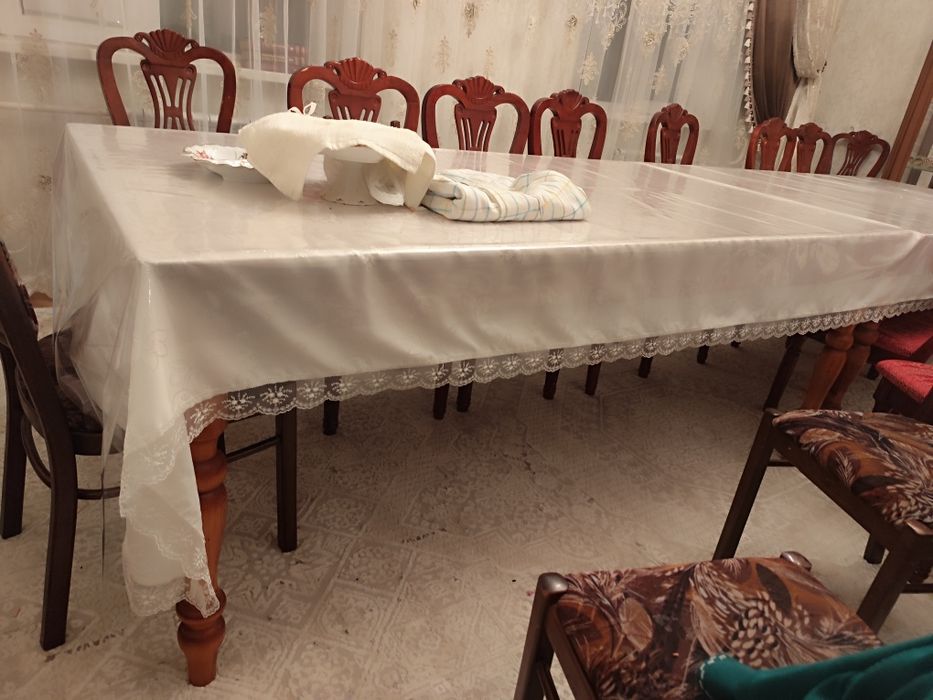 Стол и стулья для дома