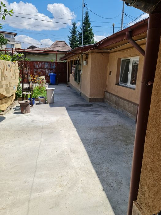 Inchiriere casă singur curte