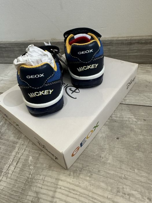 Geox детски маратонки светещи номер 20