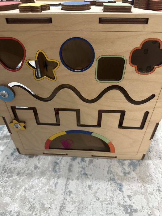 Бизикуб для развития малышам