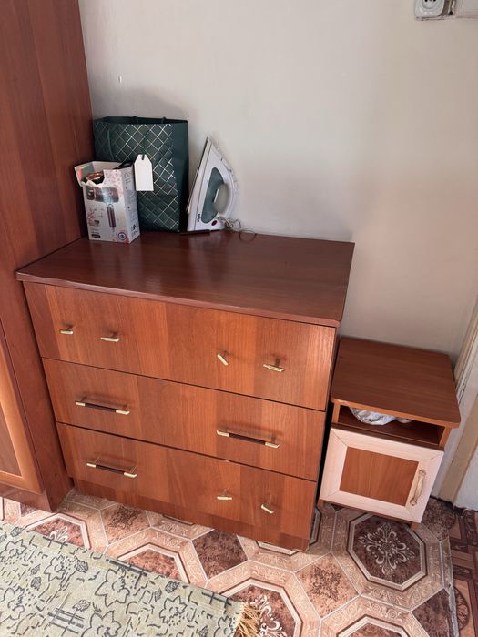 Продам спальный гарнитур и горку