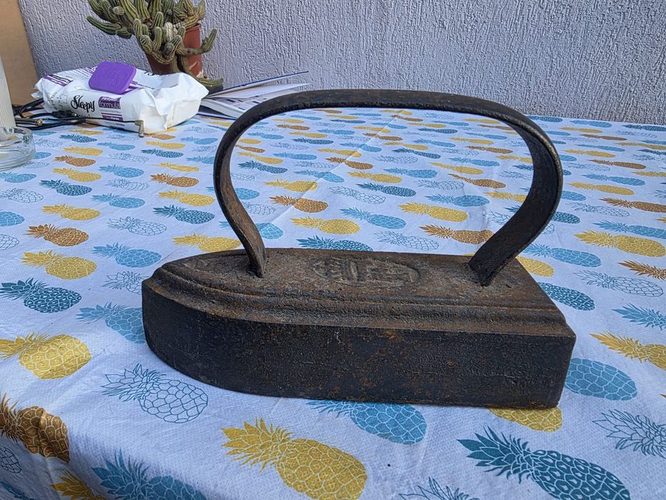 Vand 2 buc fier calcat vechi