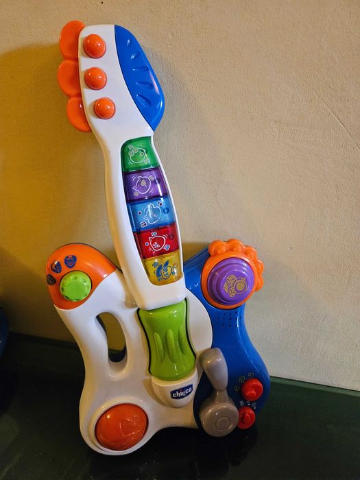 Бебешки играчки Chicco и Fisher-Price