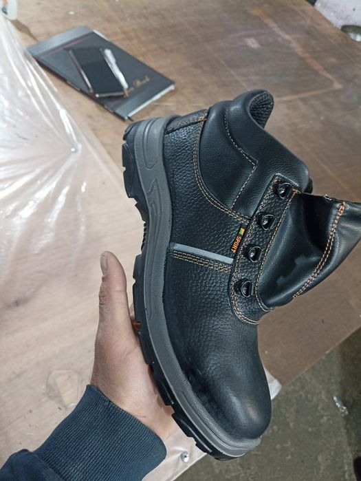 Рабочие ботинки  из натуральной кожи.