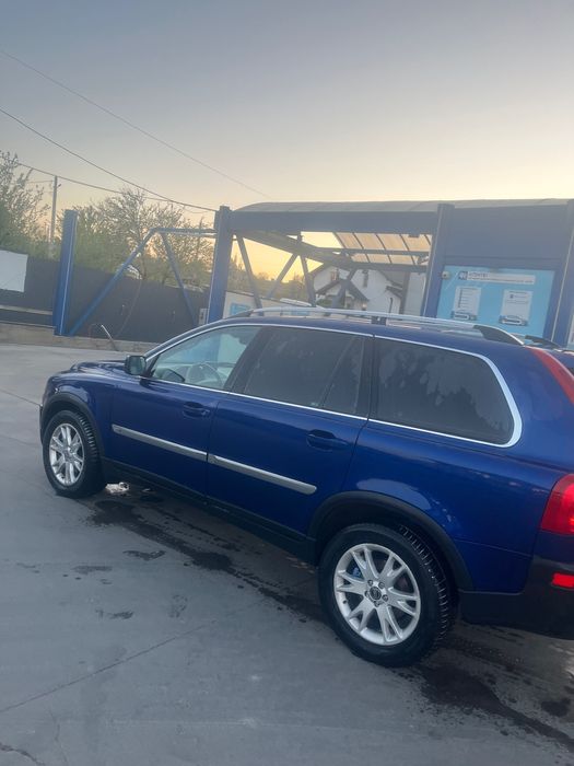Vand Volvo xc90 2.4 D stage 1   Acte la zi . Masina nu este pentru pretentioși , circula zilnic dar ar mai fii ceva bani de investit