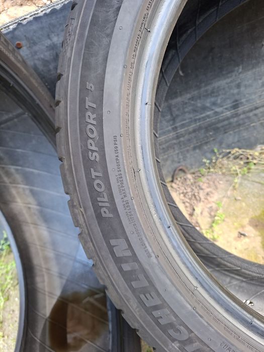2бр 245/45/18 мишелин много запазени малко карани