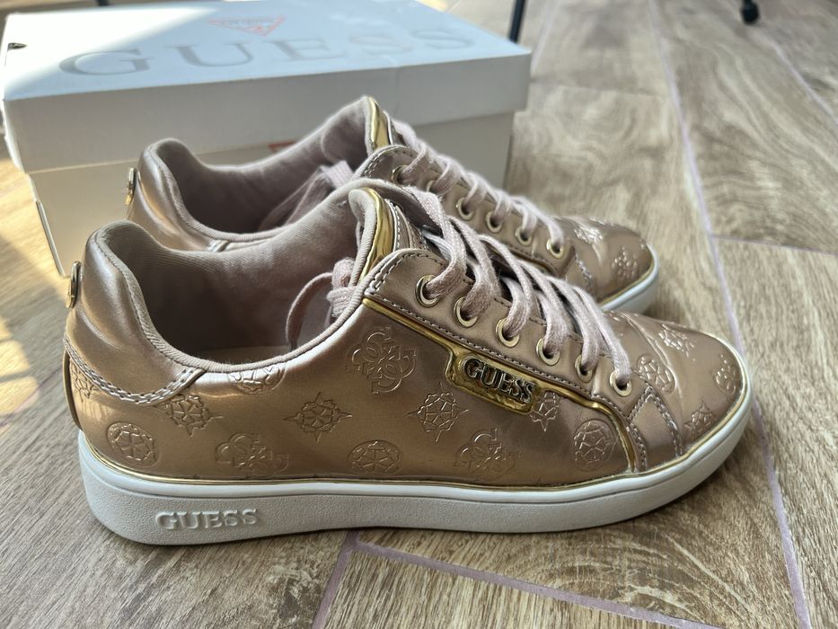 Оригинални сникърси Guess