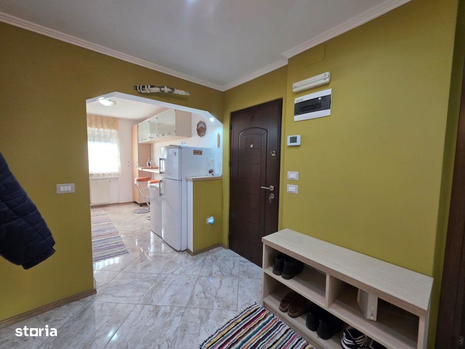 4 camere, zona Favorit, etaj intermediar, 2 balcoane, mobilat, utilat