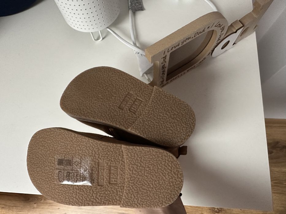 Ghete H&M, nr 20-21, noi fara eticheta