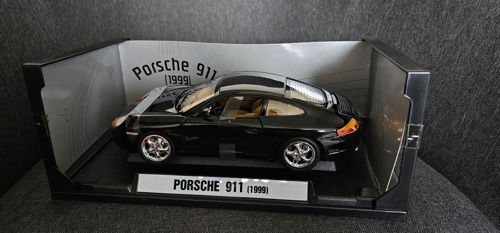 Две колекционерски колички 1:18  Porsche 911