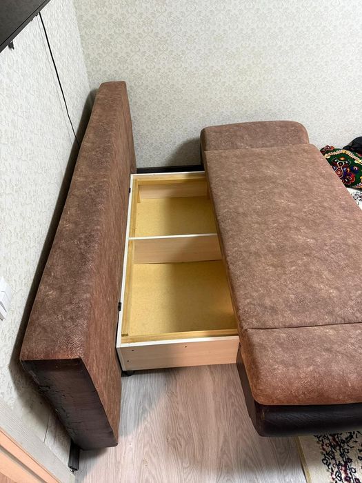 Продам диван в хорошем состоянии.