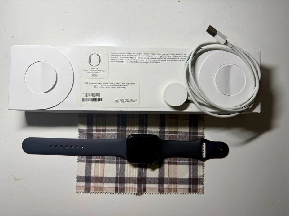 Apple Watch Series 6, Space Gray 44 mm. GPS