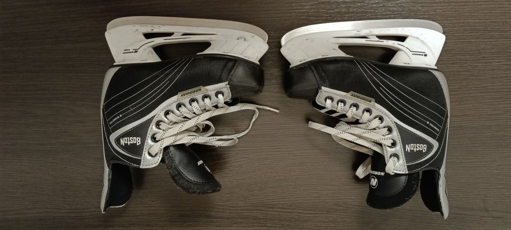 Продам коньки хоккейные