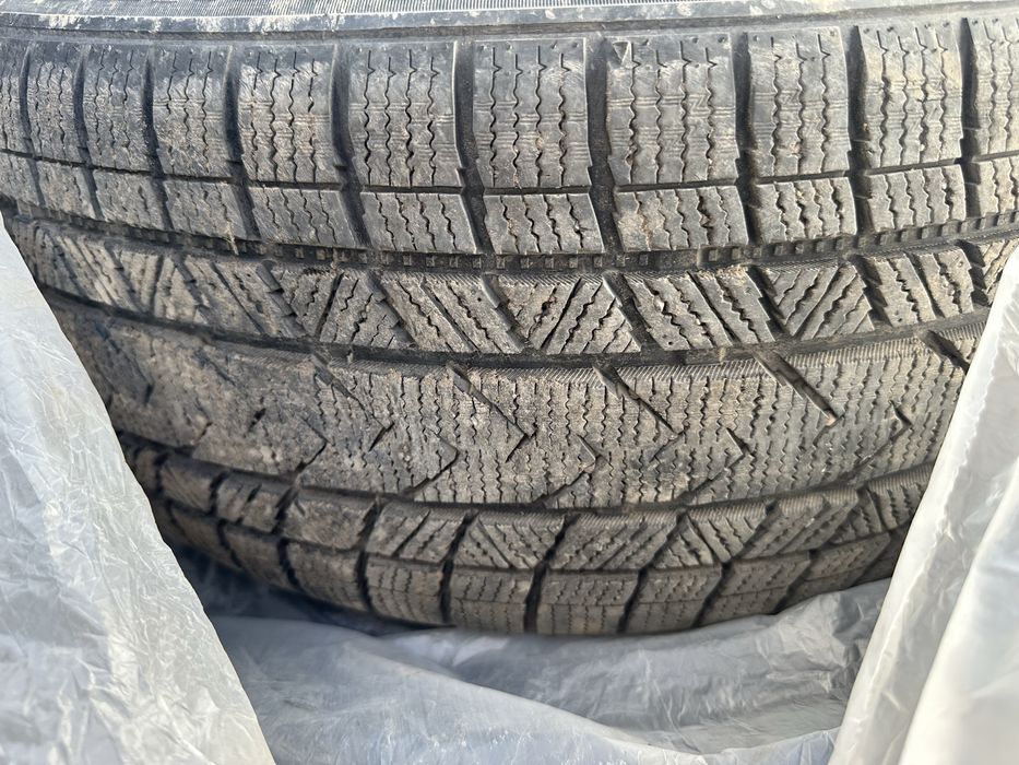 Продам резину 245/40/19