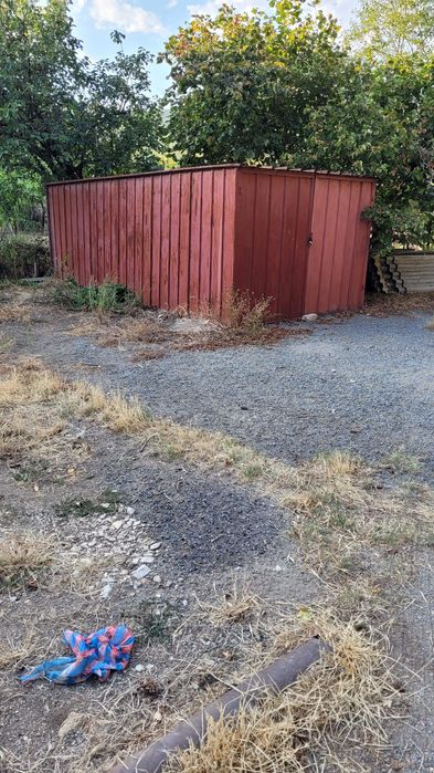 Преместваем метален гараж