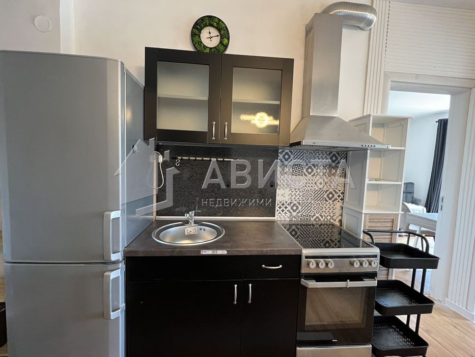 Дава се под наем Тристаен апартамент в София, Център - 75 кв.м за 917.49 € - Снимка #1