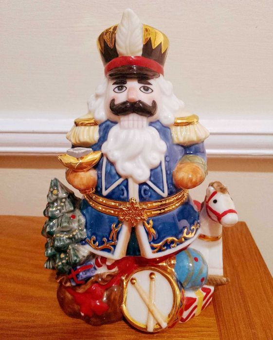 Кристална кошница и Порцеланова коледна кутия "Войник"