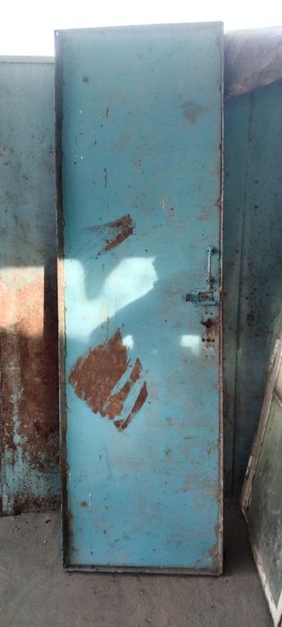 Продаётся железная дверь 63см х 203см