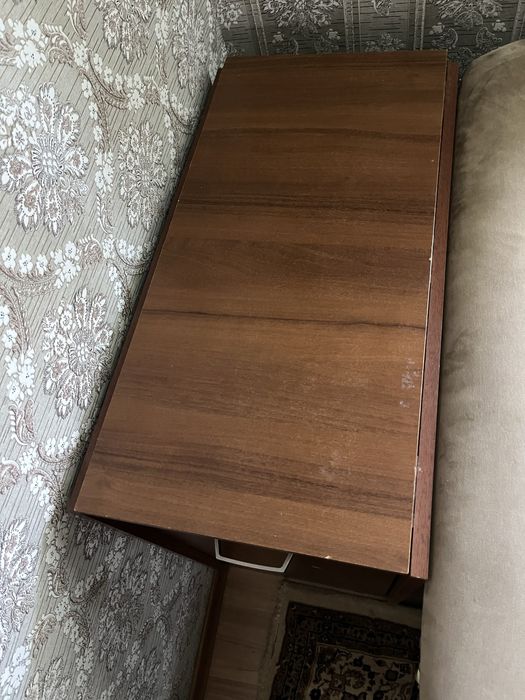 Продам стол книжку