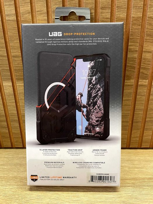 Защитный чехол MagSafe UAG iPhone 14 Plus (карбон)