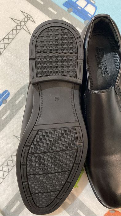 Безторг . Новые  туфли  продам   срочно.